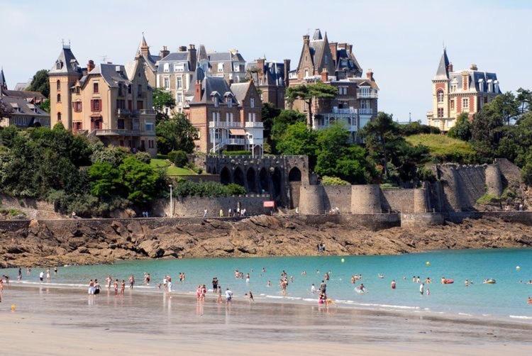 Le Clos Diri Dinan Exterior foto